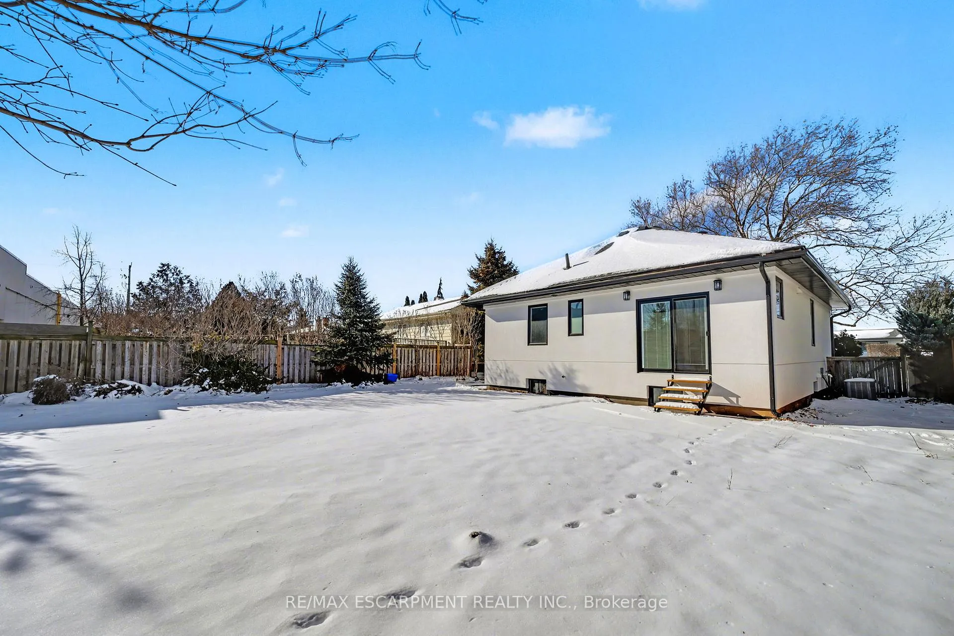 Photo 38 of 10 Norwich Road, Hamilton, Stoney Creek — HOMEH