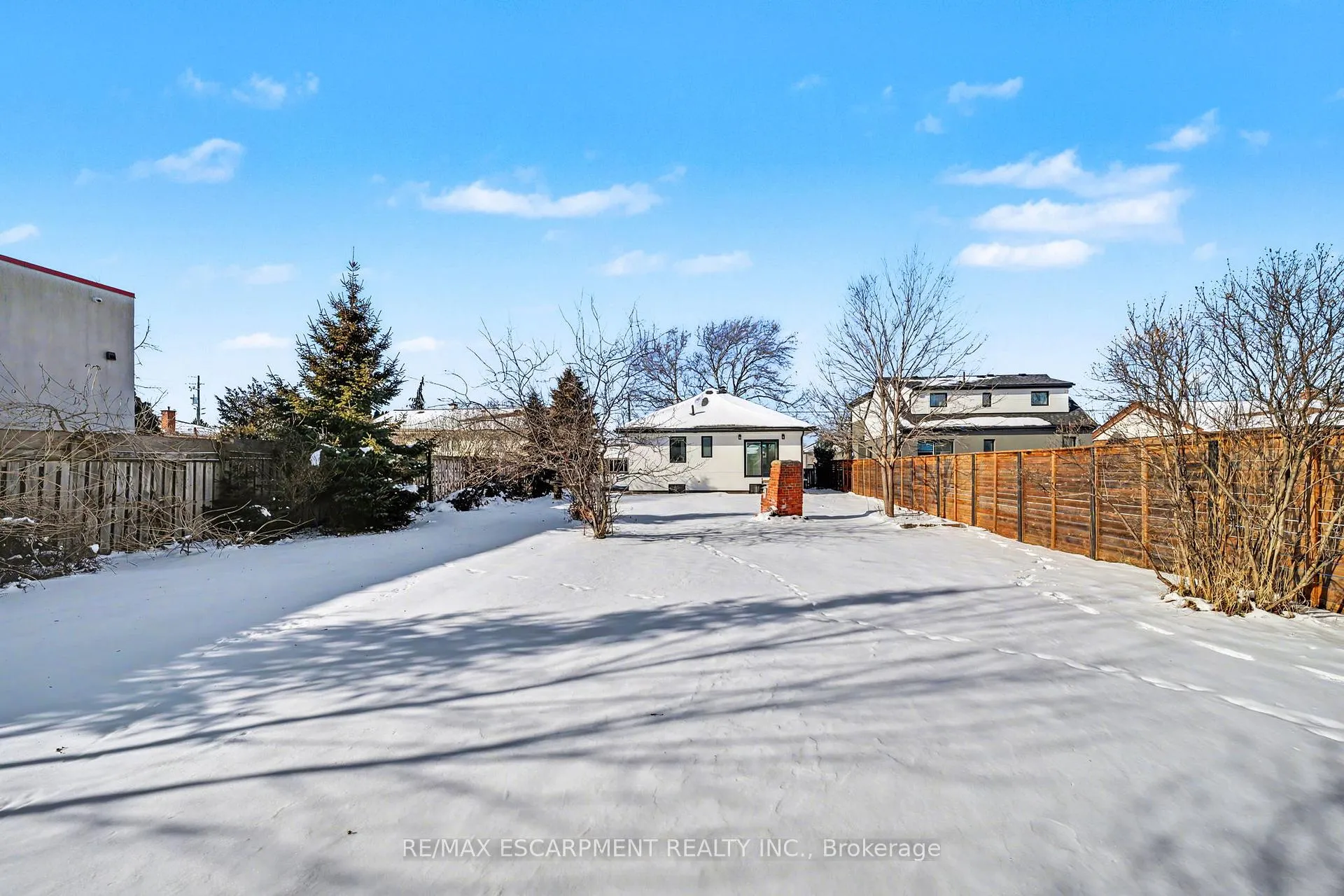 Photo 40 of 10 Norwich Road, Hamilton, Stoney Creek — HOMEH