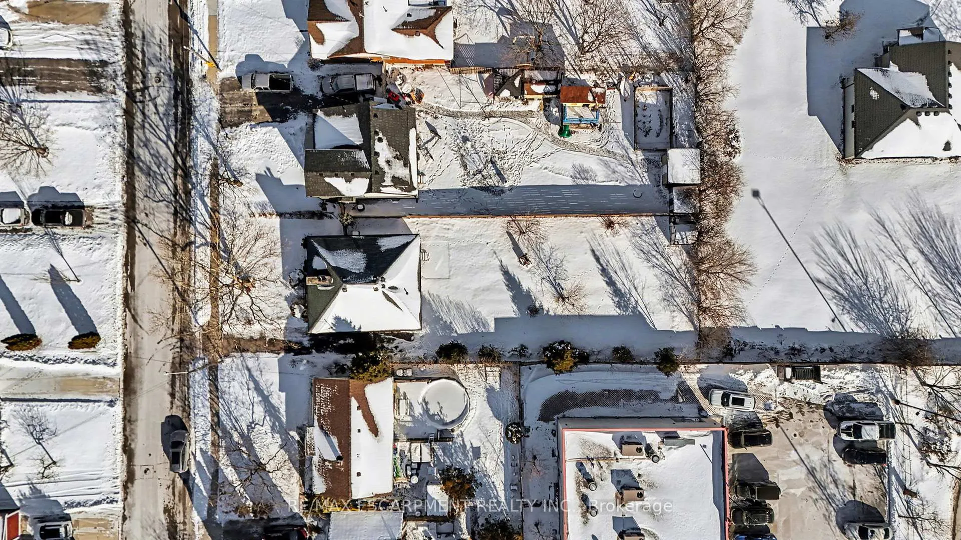 Photo 42 of 10 Norwich Road, Hamilton, Stoney Creek — HOMEH