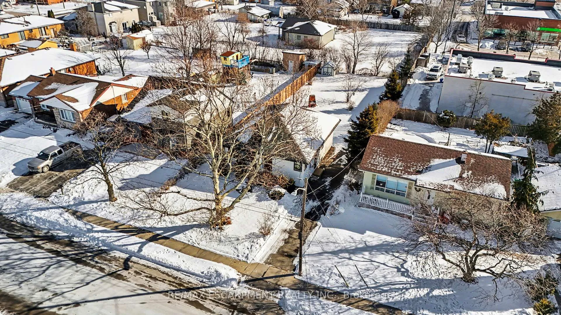 Photo 46 of 10 Norwich Road, Hamilton, Stoney Creek — HOMEH