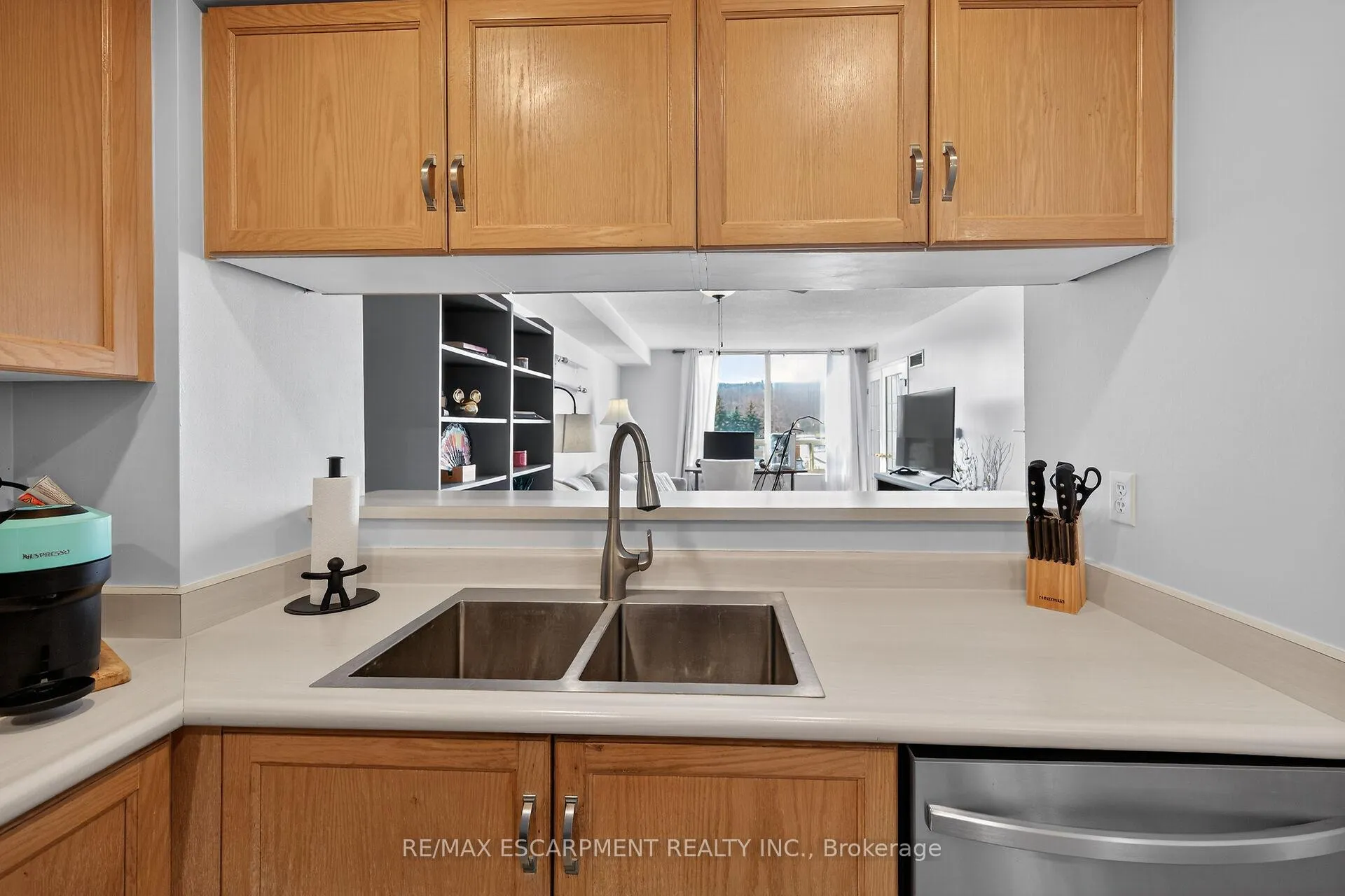 Photo 6 of Unit 301, 495 Highway 8, Hamilton, Stoney Creek — HOMEH