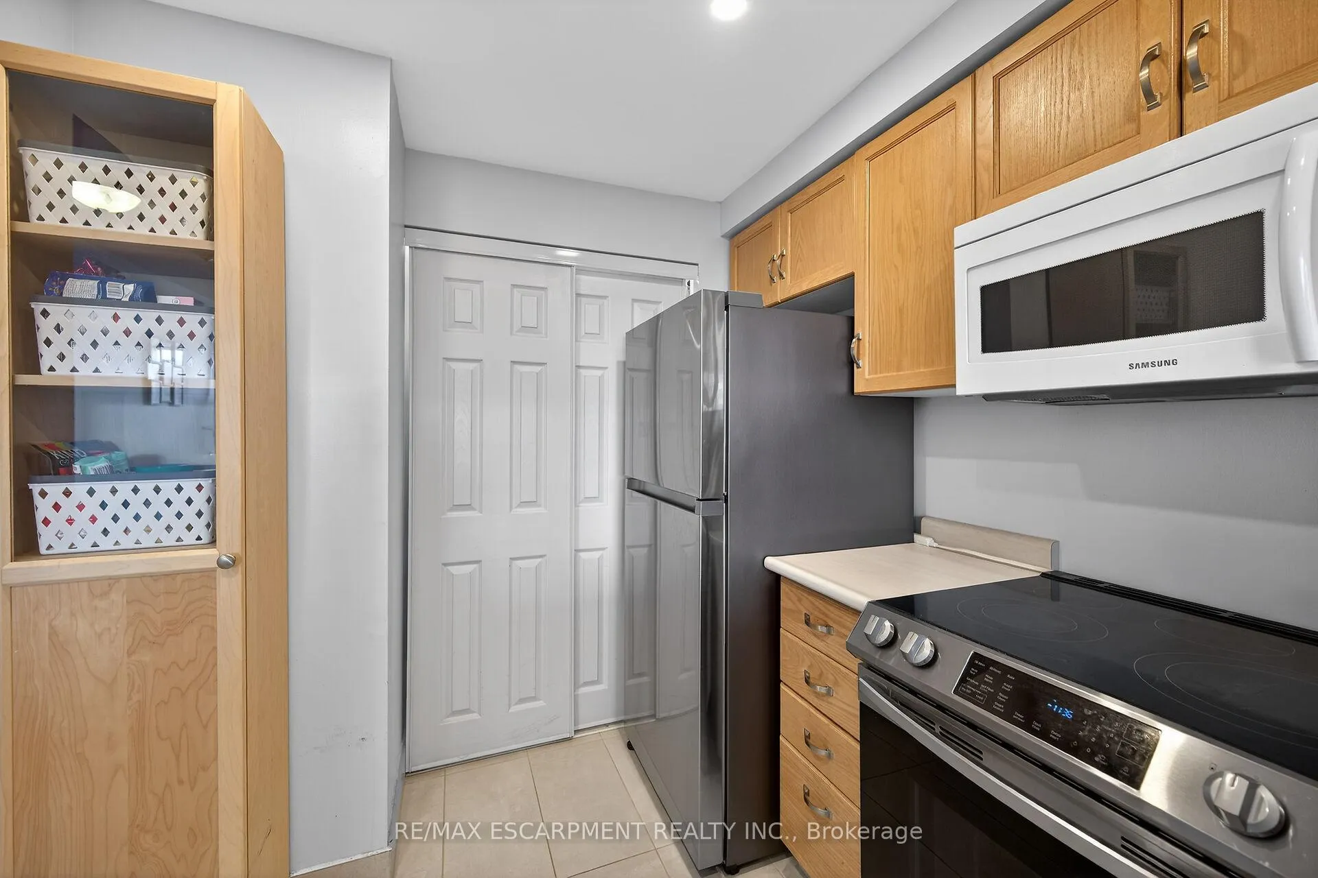 Photo 7 of Unit 301, 495 Highway 8, Hamilton, Stoney Creek — HOMEH