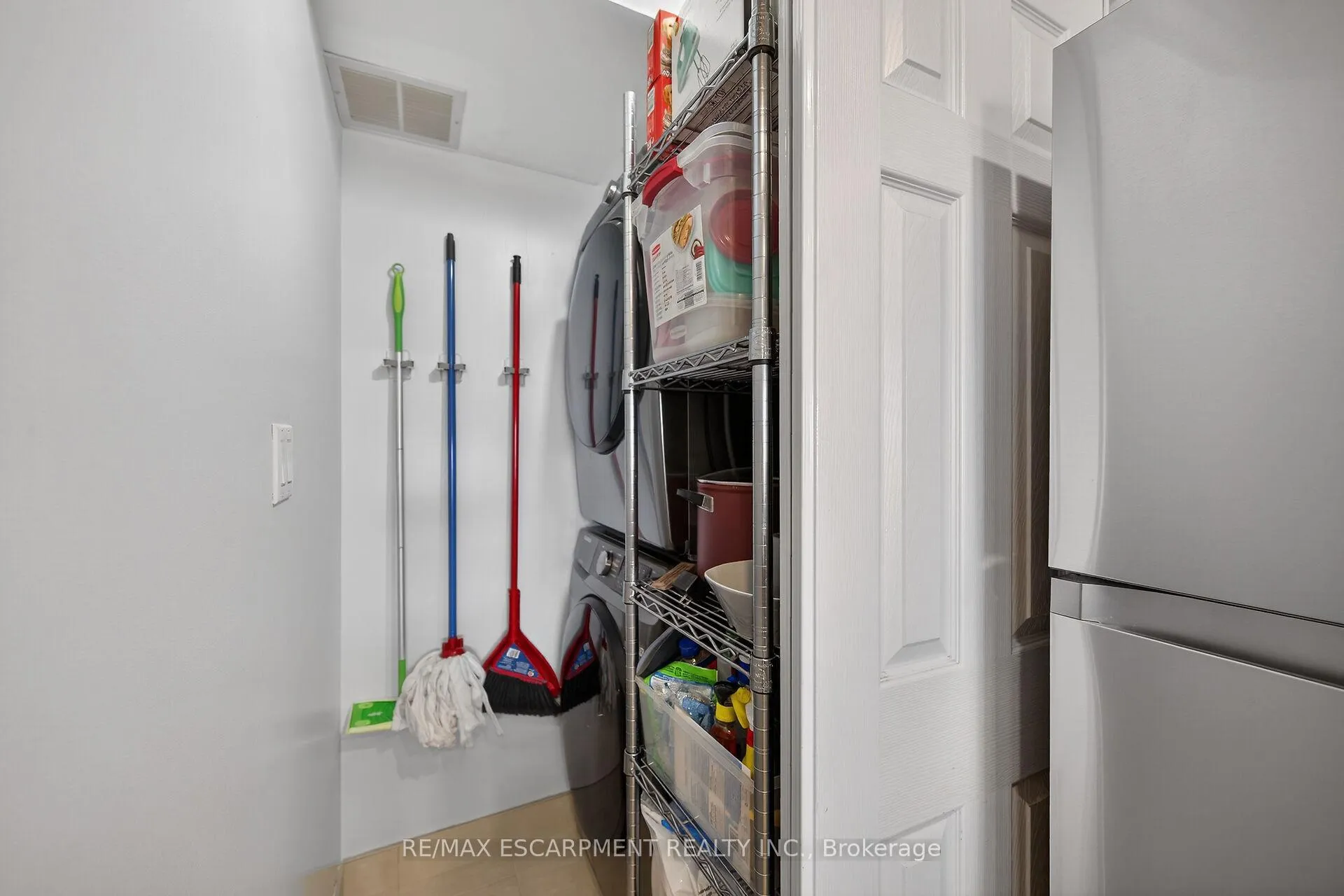Photo 8 of Unit 301, 495 Highway 8, Hamilton, Stoney Creek — HOMEH