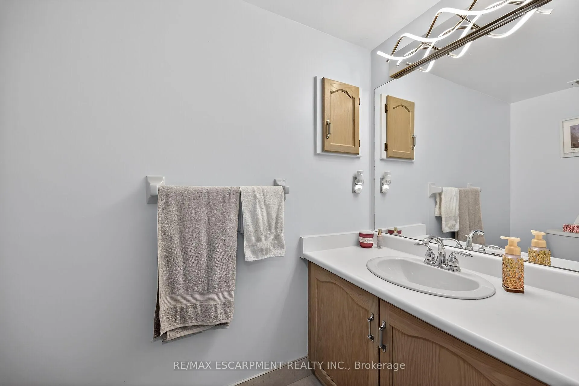 Photo 30 of Unit 301, 495 Highway 8, Hamilton, Stoney Creek — HOMEH