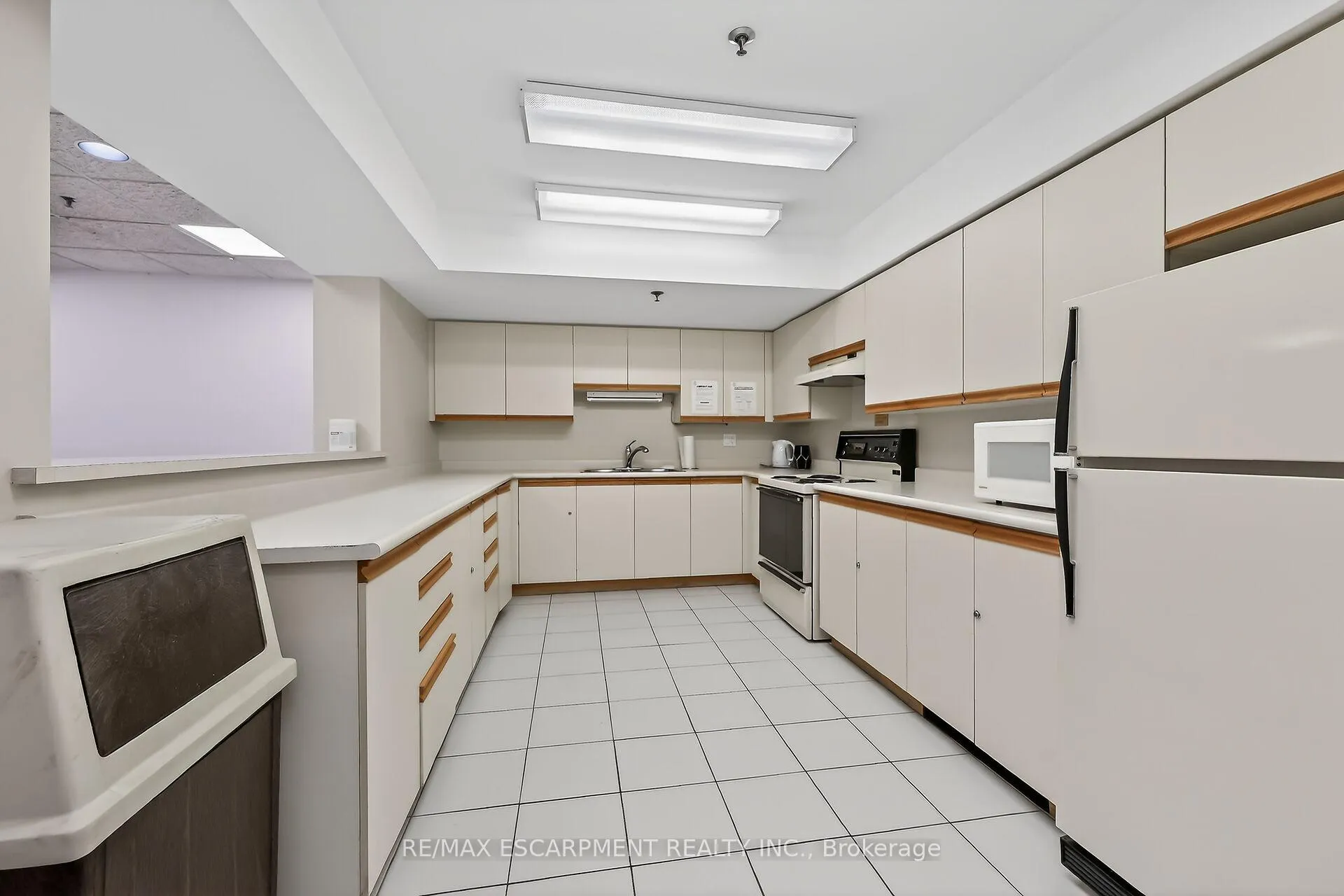 Photo 36 of Unit 301, 495 Highway 8, Hamilton, Stoney Creek — HOMEH