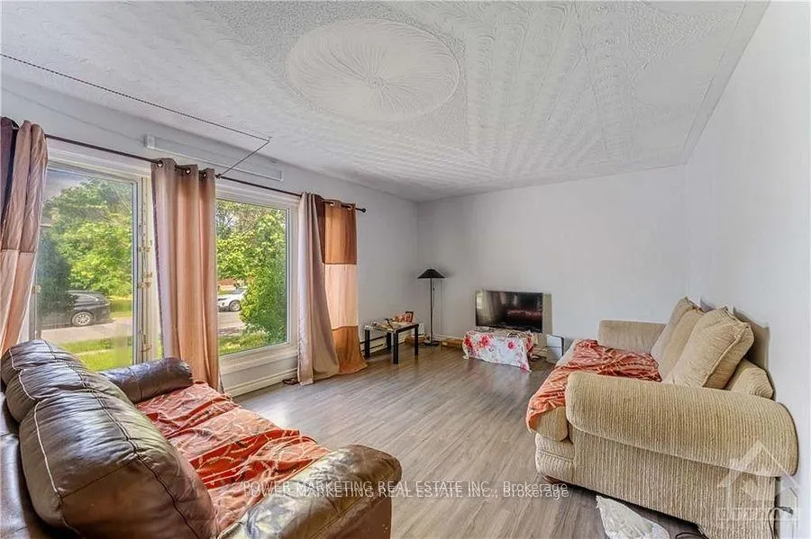 Photo 13 of 2445 Clementine Boulevard, Ottawa, Heron Park — HOMEH