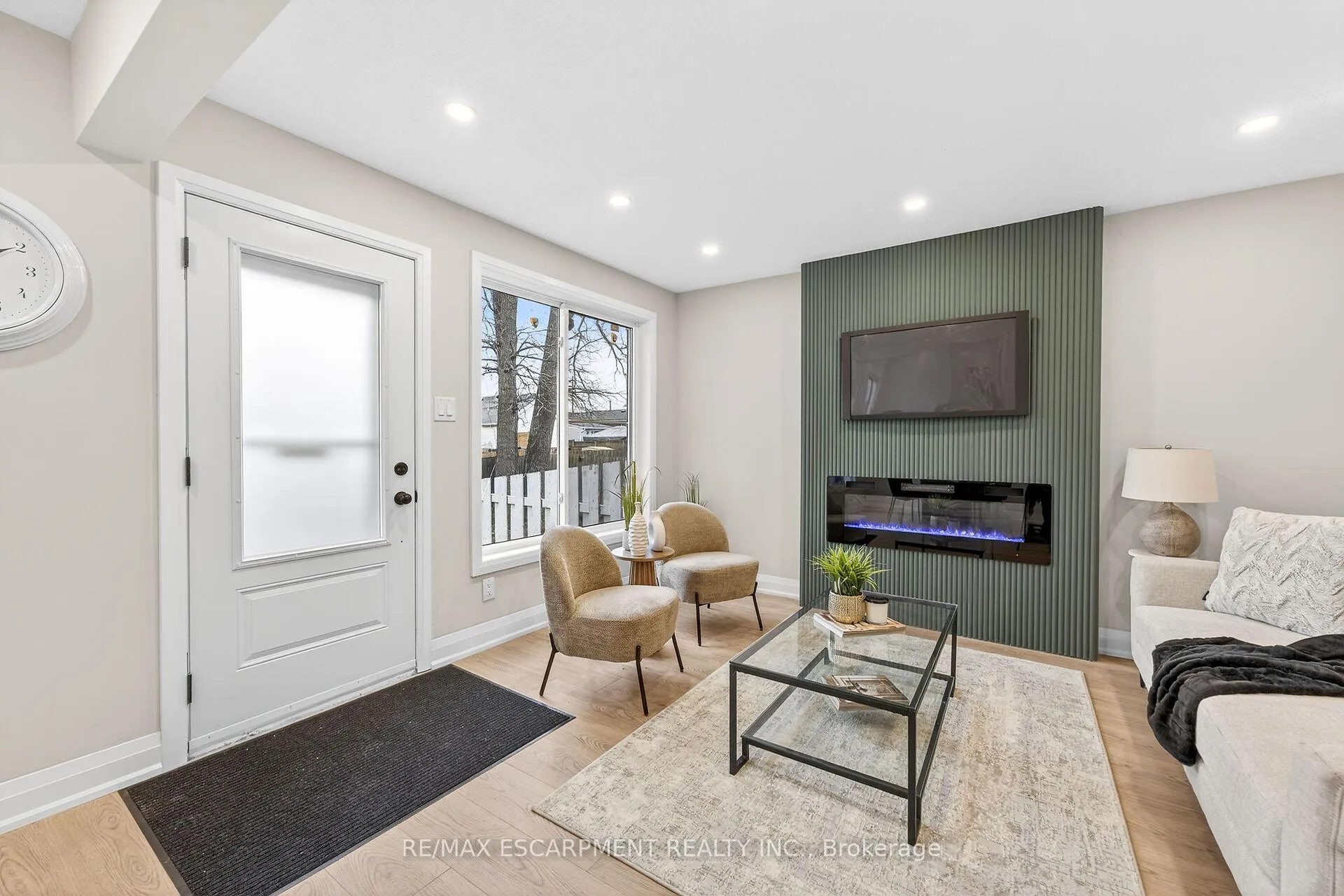Photo 2 of Unit 5, 74 Ellis Avenue, Hamilton, Crown Point — HOMEH