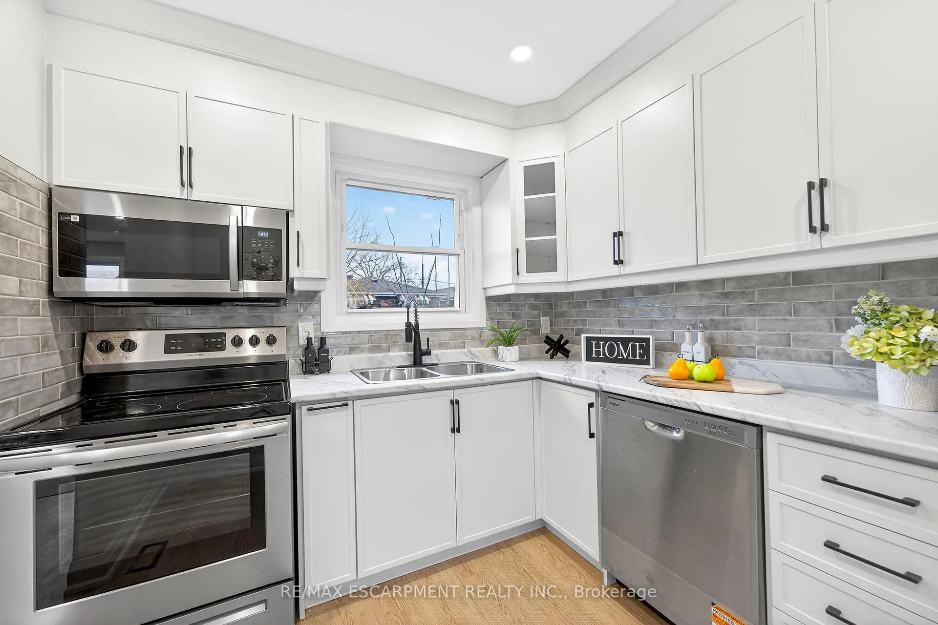 Photo 3 of Unit 5, 74 Ellis Avenue, Hamilton, Crown Point — HOMEH