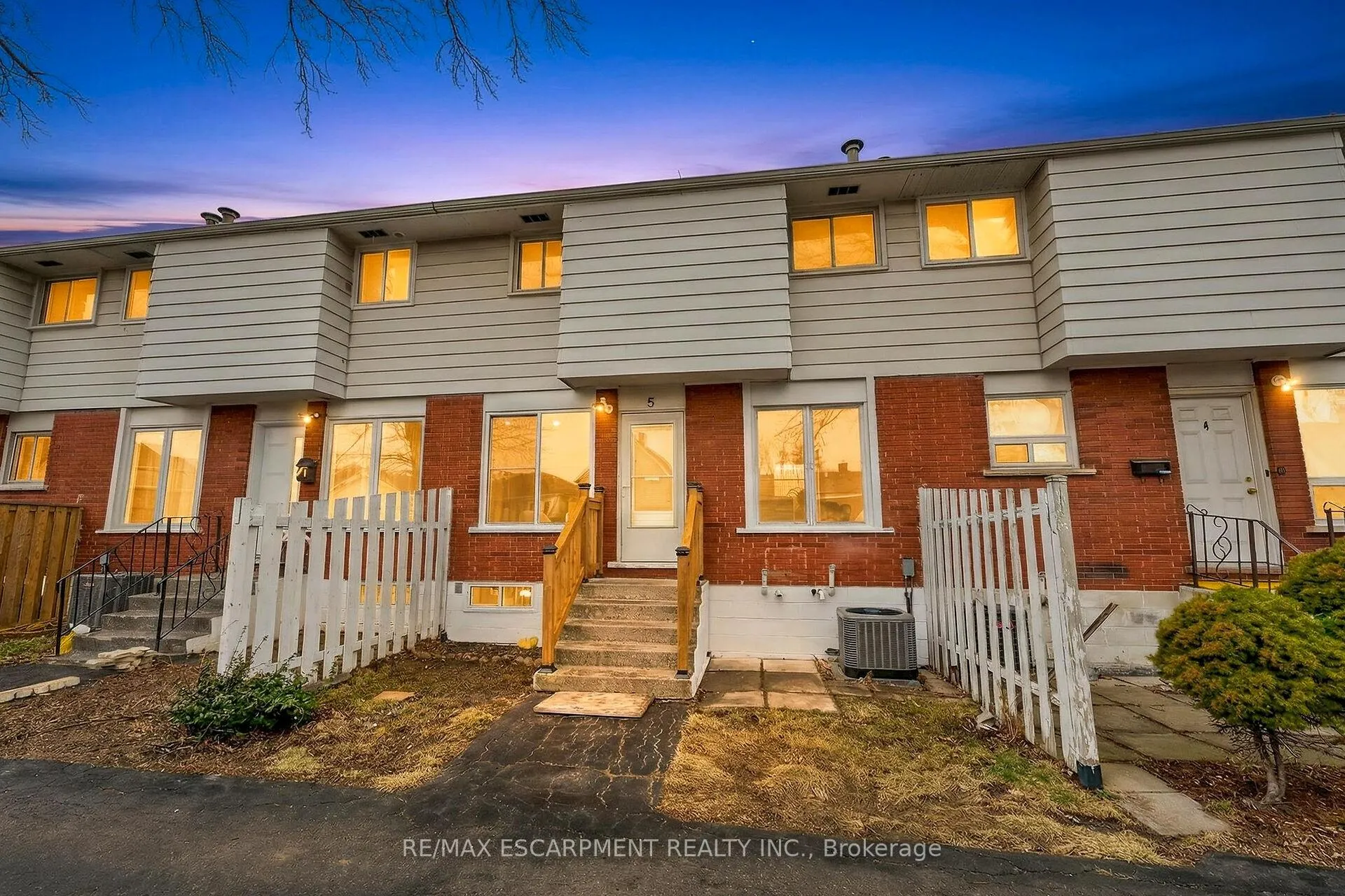 Photo 6 of Unit 5, 74 Ellis Avenue, Hamilton, Crown Point — HOMEH