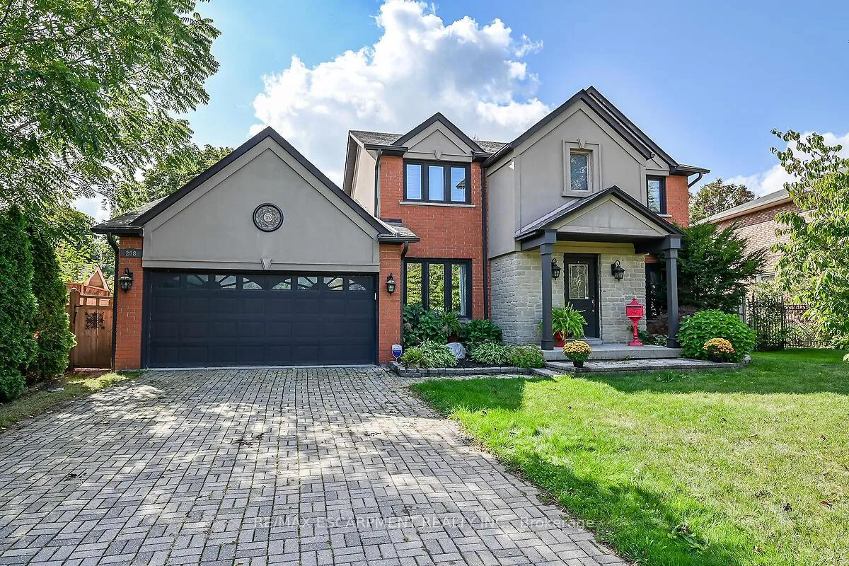 Photo 1 of 208 Meadowbrook Drive E, Hamilton, Ancaster — HOMEH