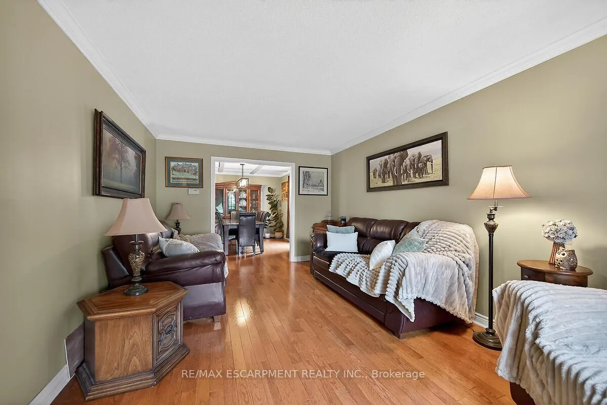 Photo 6 of 208 Meadowbrook Drive E, Hamilton, Ancaster — HOMEH