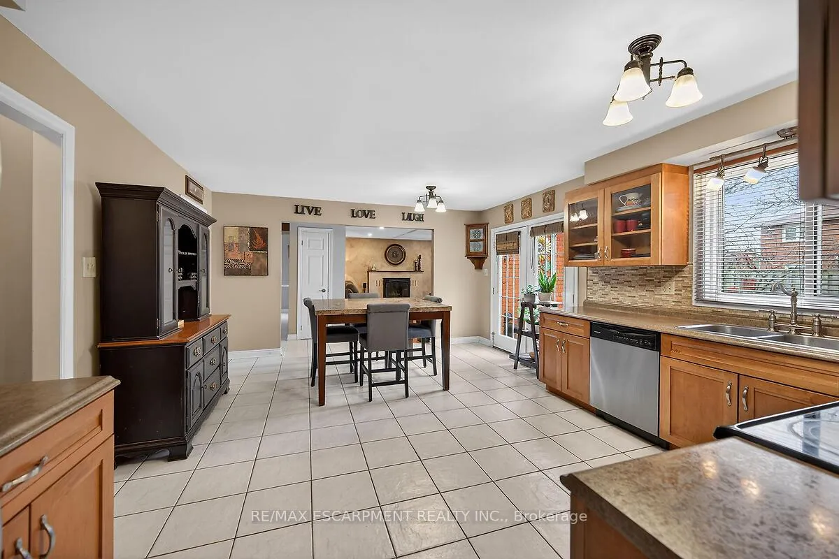 Photo 9 of 208 Meadowbrook Drive E, Hamilton, Ancaster — HOMEH