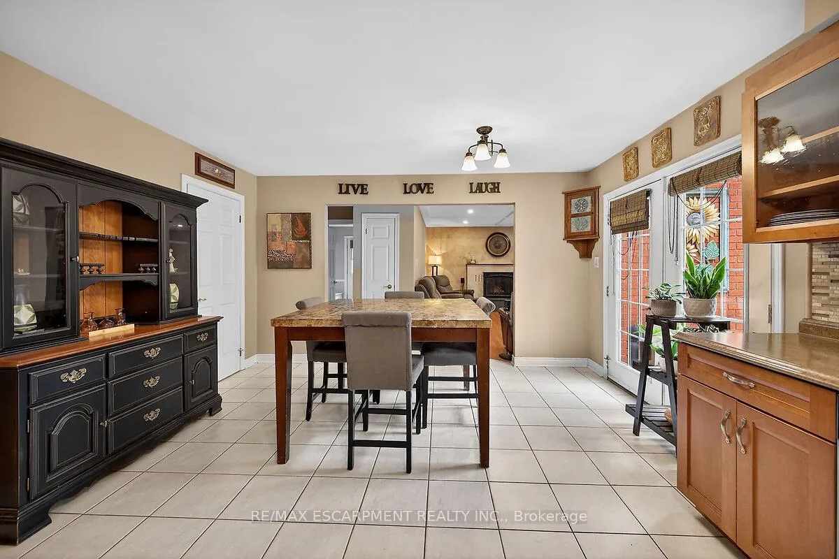 Photo 11 of 208 Meadowbrook Drive E, Hamilton, Ancaster — HOMEH