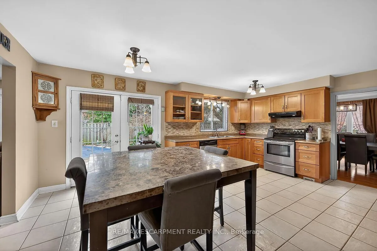 Photo 13 of 208 Meadowbrook Drive E, Hamilton, Ancaster — HOMEH