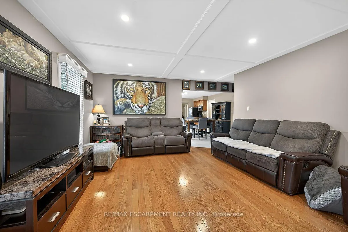 Photo 16 of 208 Meadowbrook Drive E, Hamilton, Ancaster — HOMEH