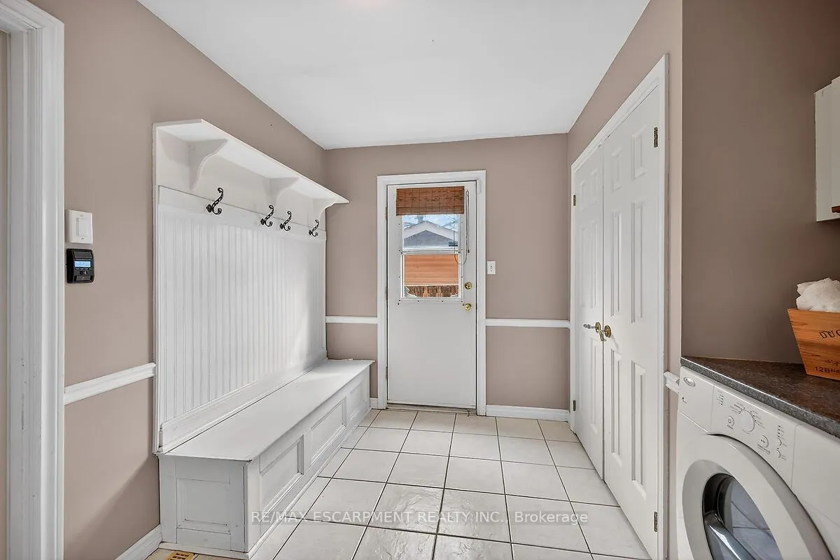 Photo 17 of 208 Meadowbrook Drive E, Hamilton, Ancaster — HOMEH