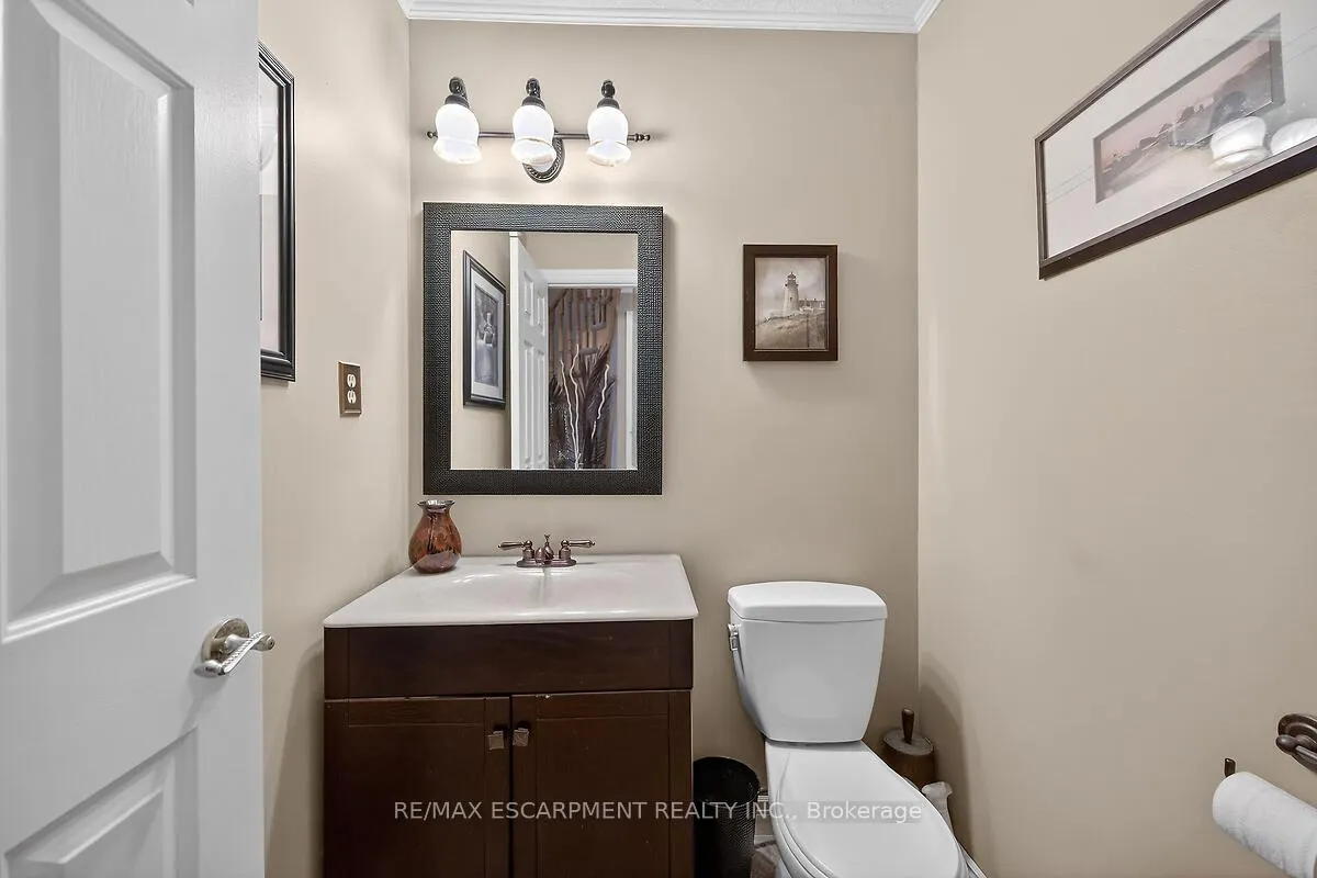 Photo 19 of 208 Meadowbrook Drive E, Hamilton, Ancaster — HOMEH