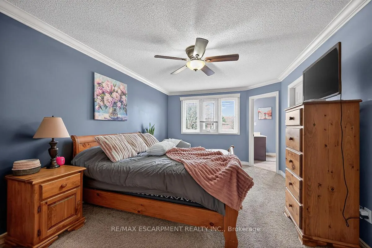 Photo 21 of 208 Meadowbrook Drive E, Hamilton, Ancaster — HOMEH