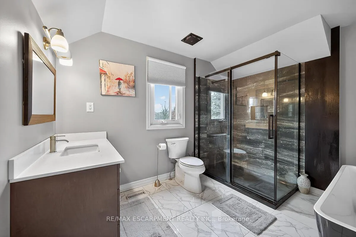 Photo 22 of 208 Meadowbrook Drive E, Hamilton, Ancaster — HOMEH