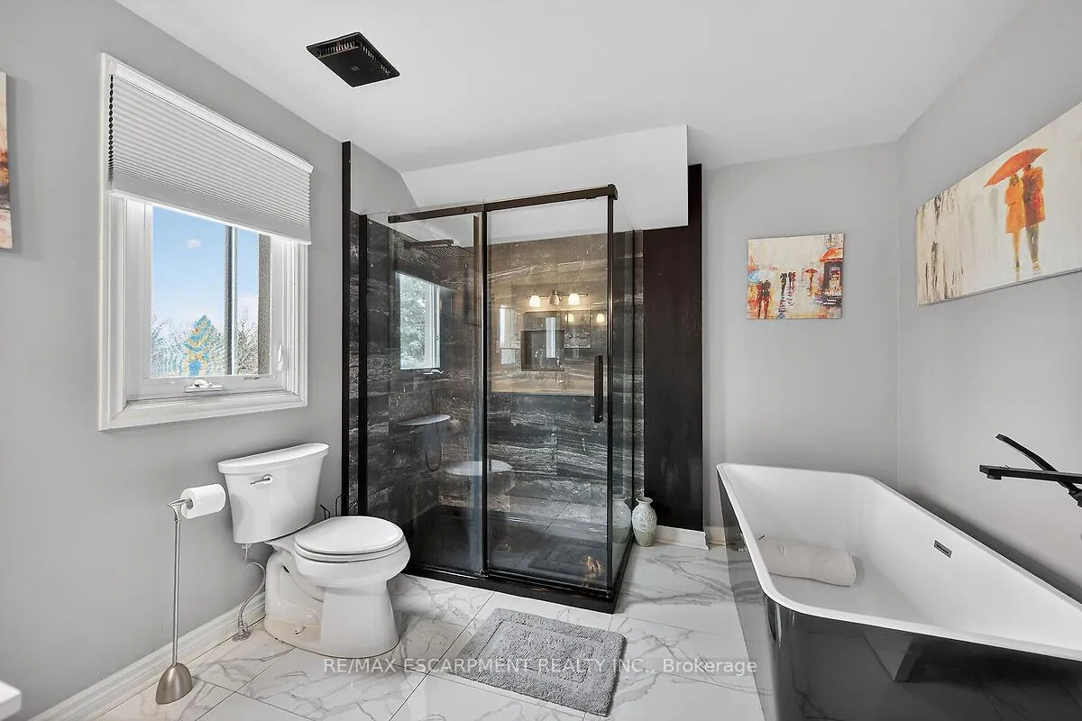 Photo 23 of 208 Meadowbrook Drive E, Hamilton, Ancaster — HOMEH