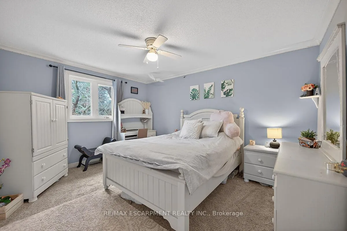 Photo 24 of 208 Meadowbrook Drive E, Hamilton, Ancaster — HOMEH