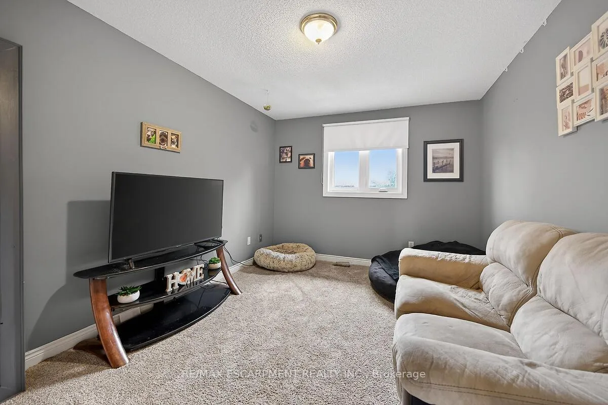Photo 26 of 208 Meadowbrook Drive E, Hamilton, Ancaster — HOMEH