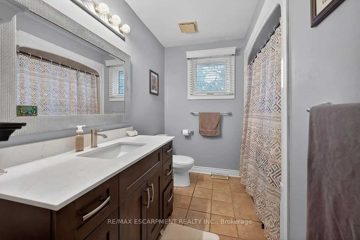 Photo 27 of 208 Meadowbrook Drive E, Hamilton, Ancaster — HOMEH
