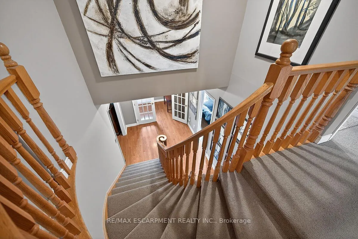 Photo 29 of 208 Meadowbrook Drive E, Hamilton, Ancaster — HOMEH