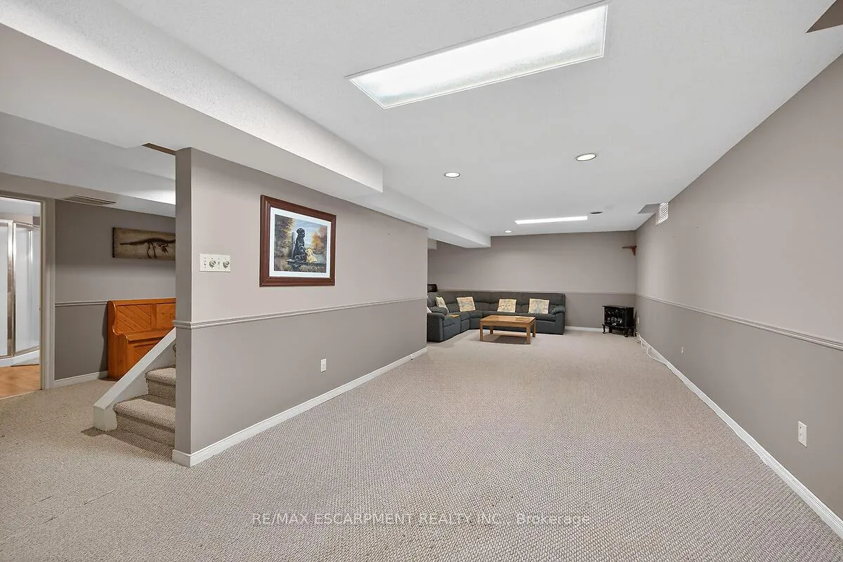 Photo 31 of 208 Meadowbrook Drive E, Hamilton, Ancaster — HOMEH
