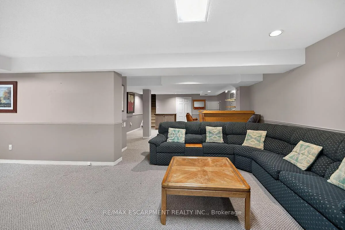 Photo 33 of 208 Meadowbrook Drive E, Hamilton, Ancaster — HOMEH