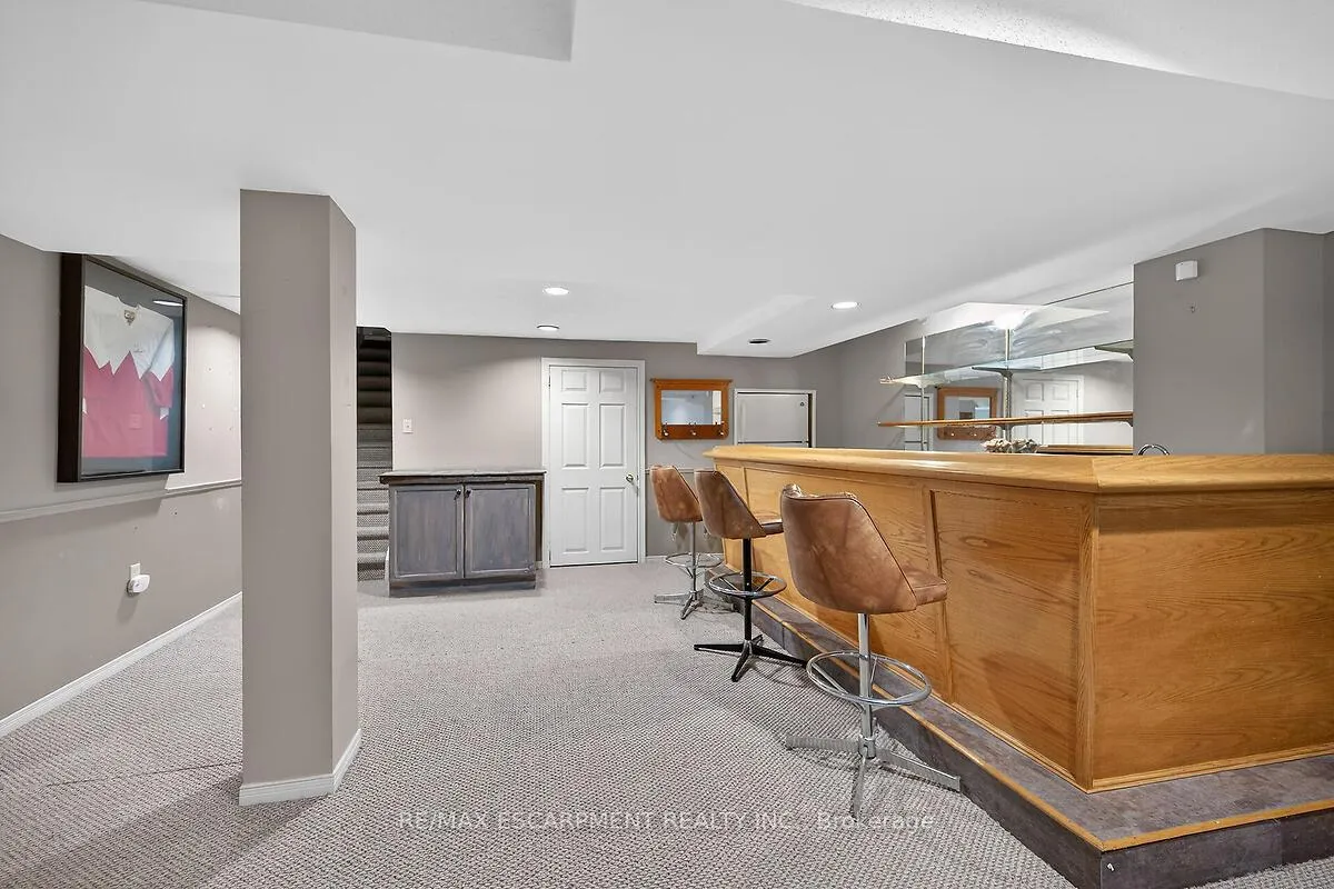 Photo 34 of 208 Meadowbrook Drive E, Hamilton, Ancaster — HOMEH