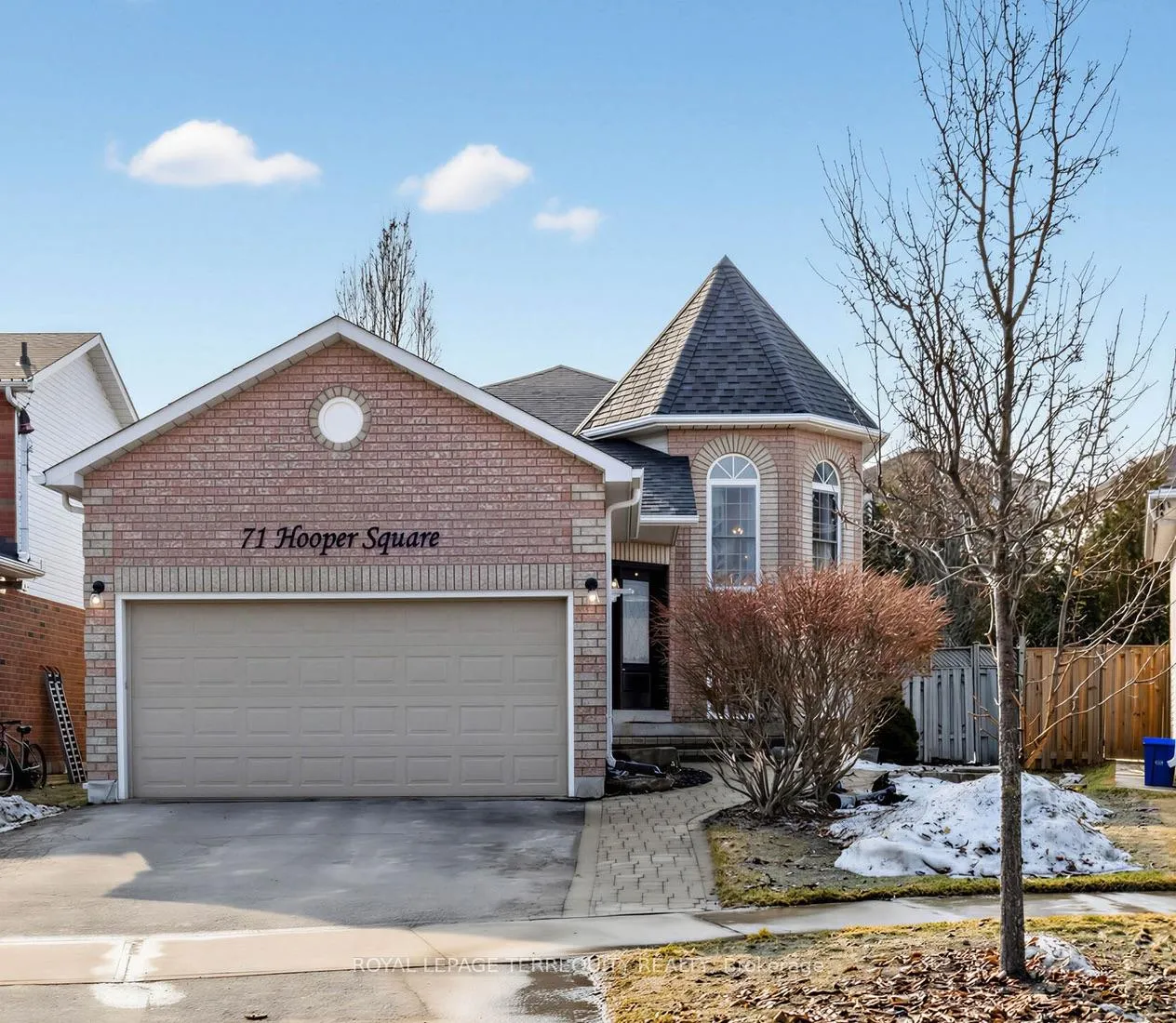 Photo 2 of 71 Hooper Square, Clarington, Bowmanville — HOMEH