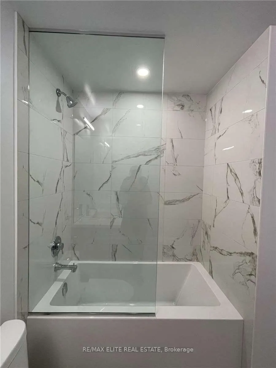 Photo 6 of Unit 917, 10 Honeycrisp Crescent, Vaughan, Vaughan Corporate Centre — HOMEH