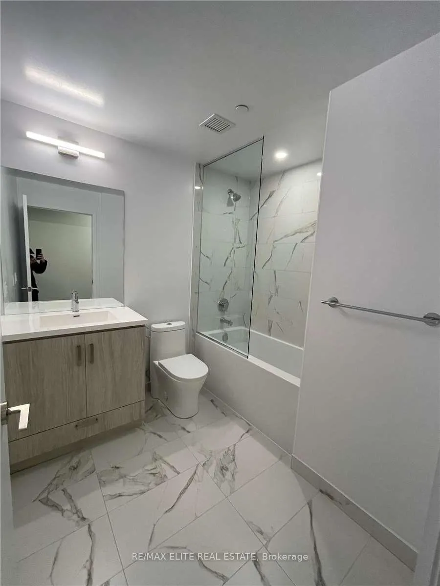 Photo 7 of Unit 917, 10 Honeycrisp Crescent, Vaughan, Vaughan Corporate Centre — HOMEH