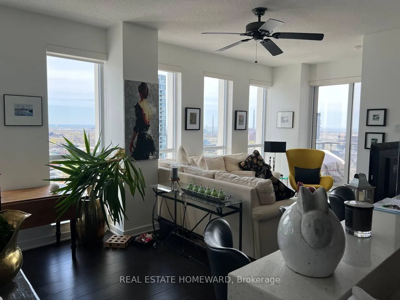 Photo 8 of Unit 2102, 170 Sumach Street, Toronto, Regent Park — HOMEH
