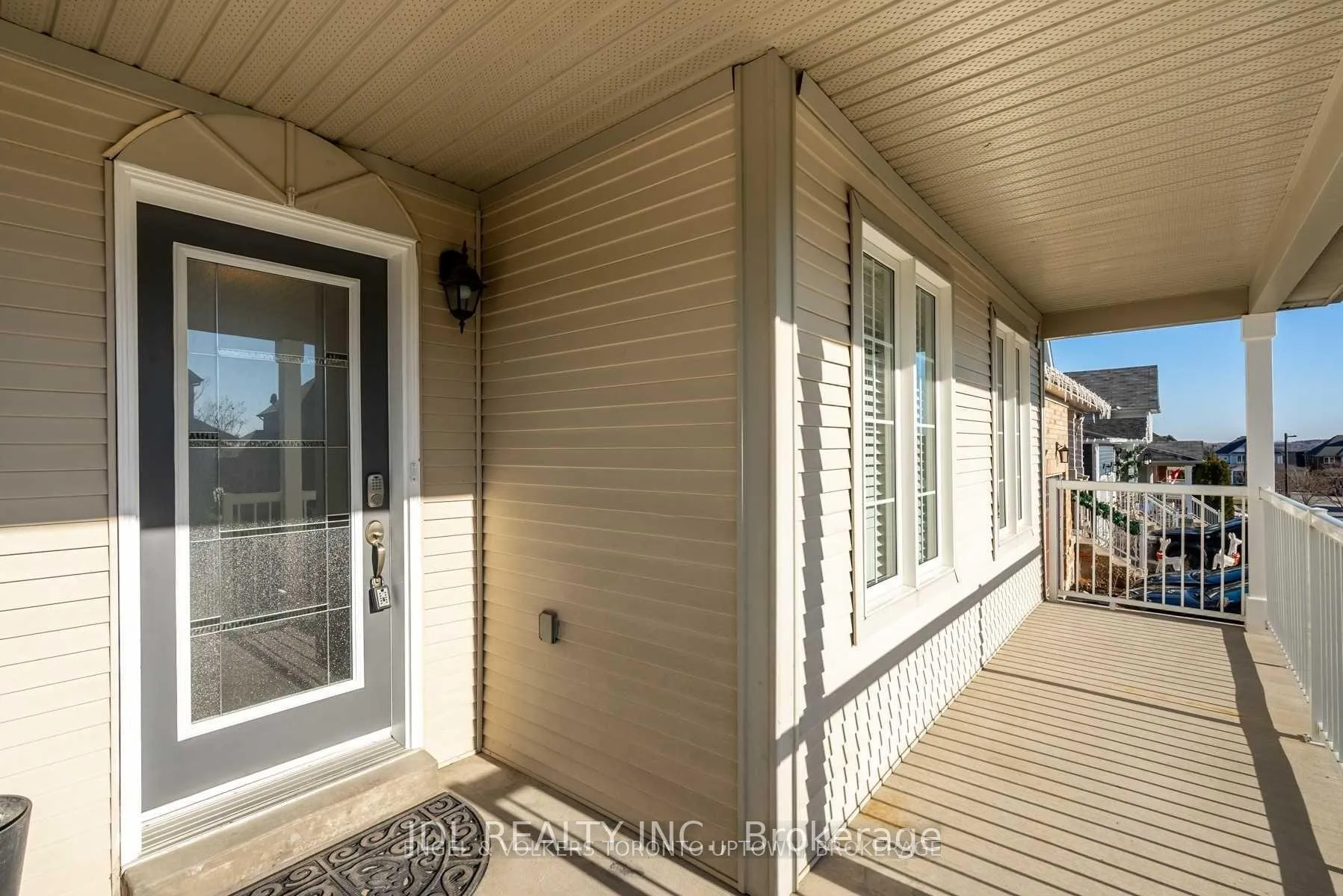 Photo 2 of 62 Ian Drive, Georgina, Keswick South — HOMEH