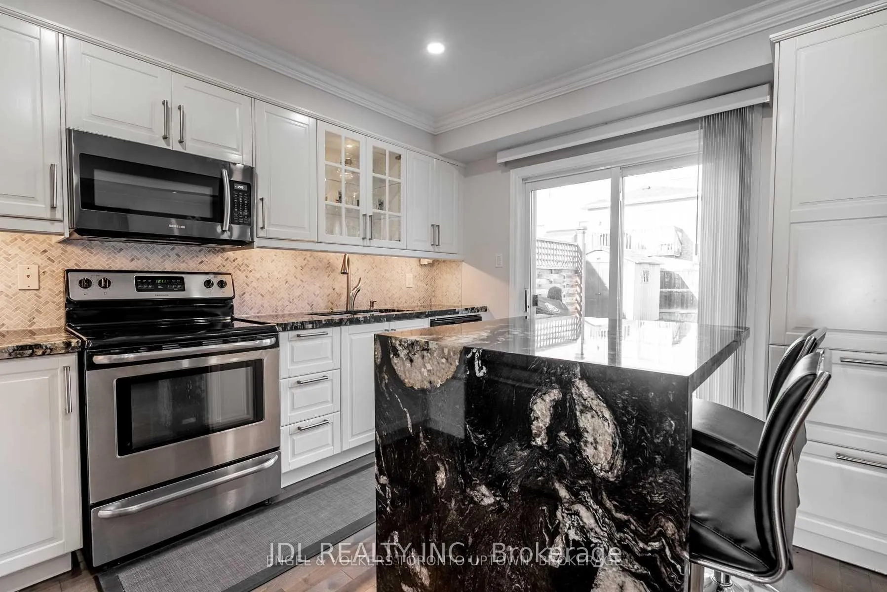 Photo 4 of 62 Ian Drive, Georgina, Keswick South — HOMEH