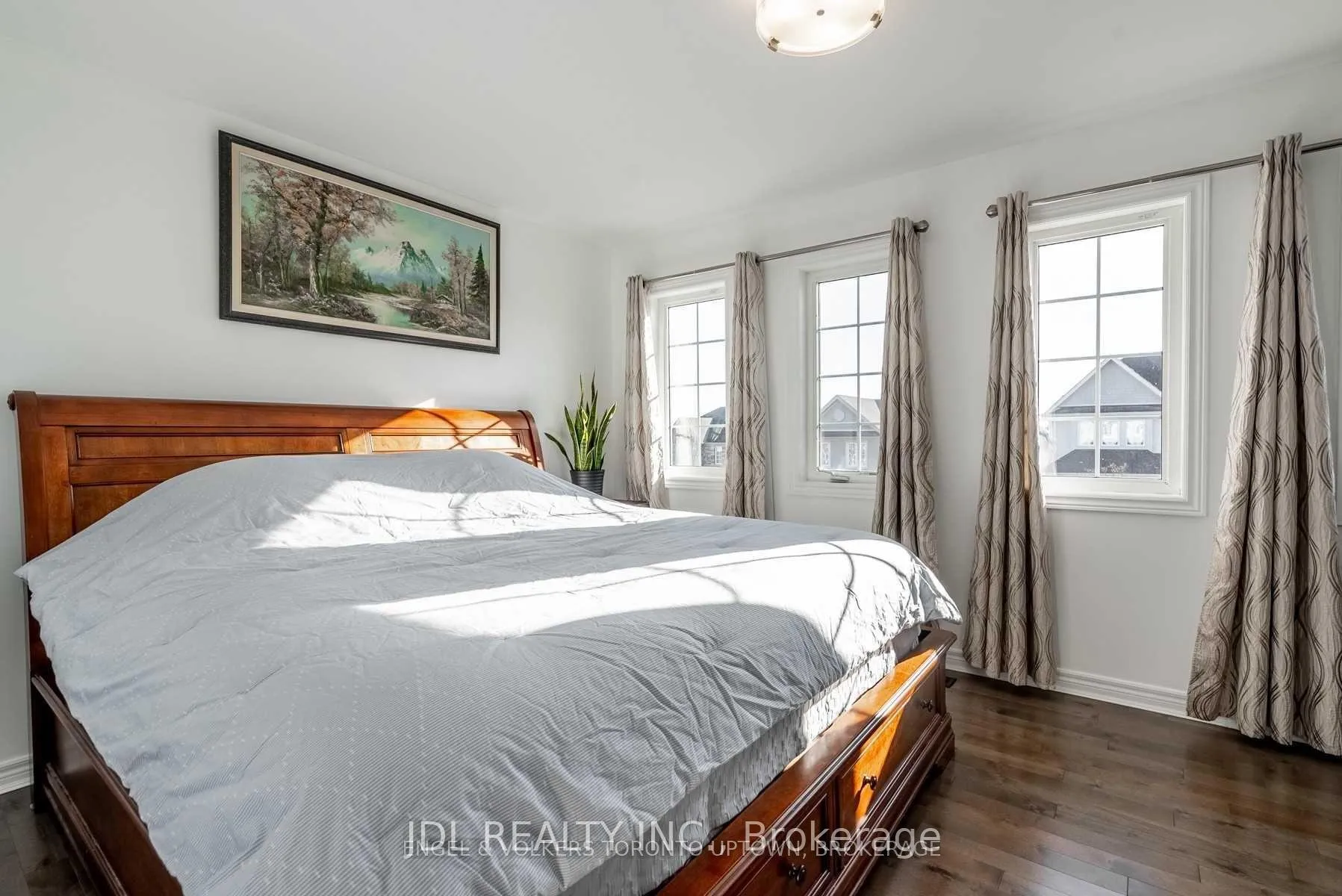 Photo 13 of 62 Ian Drive, Georgina, Keswick South — HOMEH