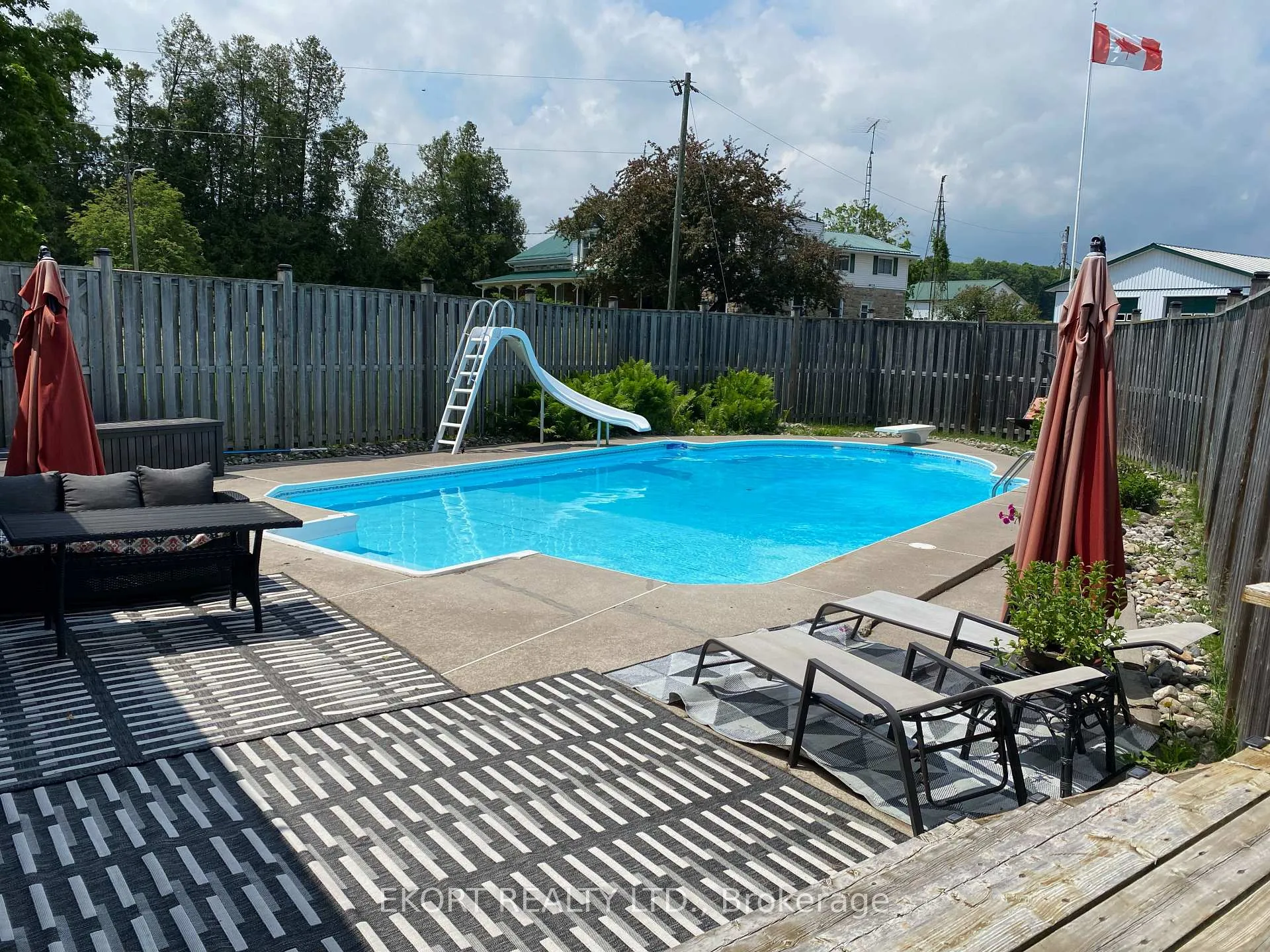 Front of 428 Hunt Road