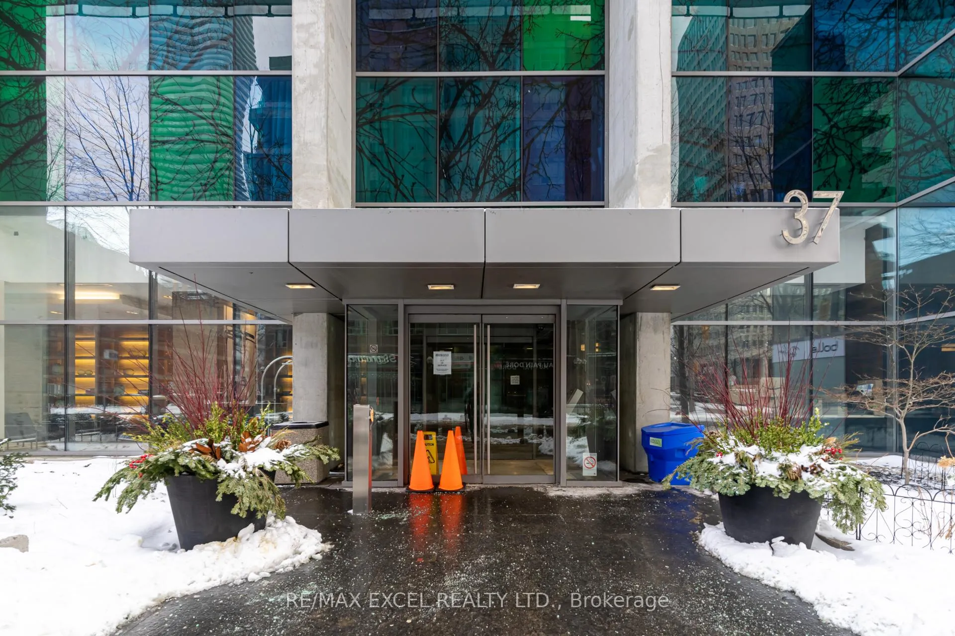 Photo 5 of Unit 2806, 37 Grosvenor Street, Toronto, Bay Street Corridor — HOMEH