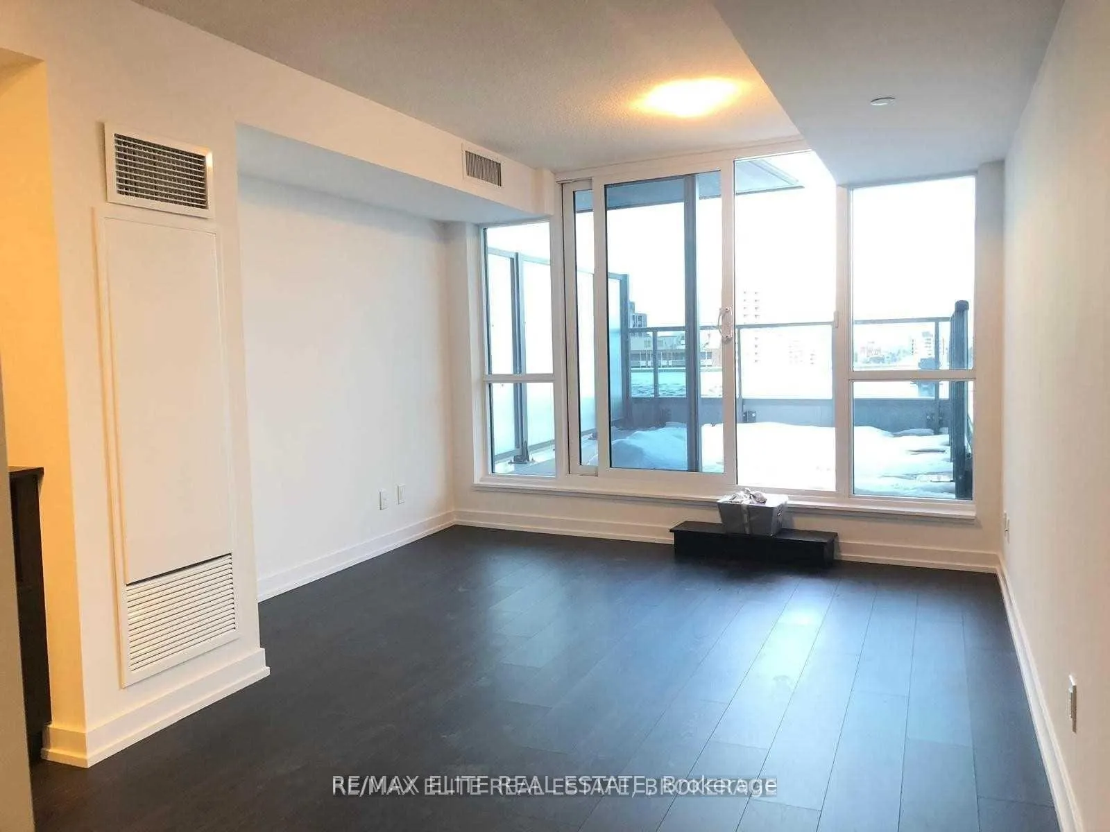 Photo 3 of Unit 1012, 125 Redpath Avenue, Toronto, Mount Pleasant West — HOMEH
