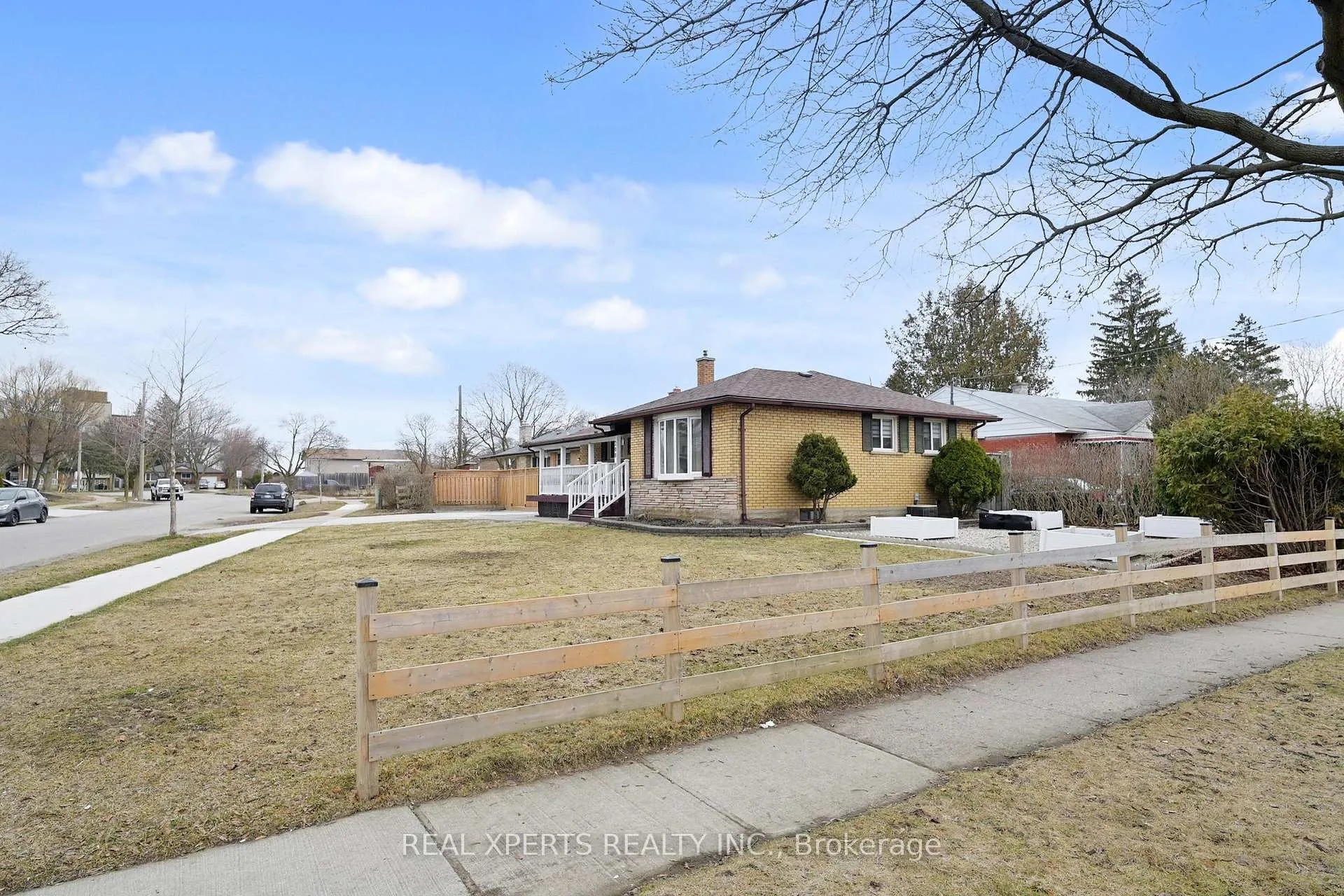Photo 3 of 200 Rosemount Drive, Kitchener, Rosemount — HOMEH