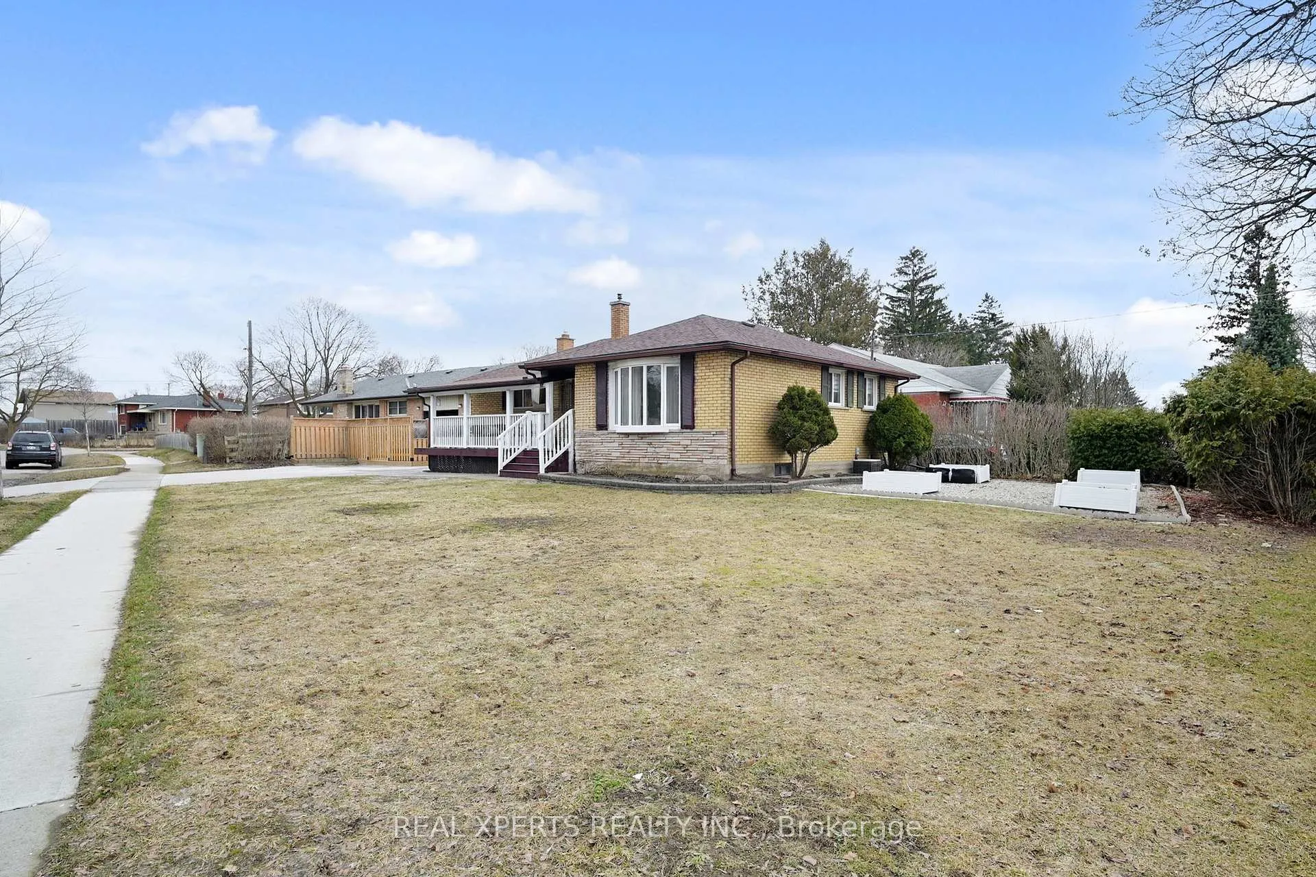 Photo 4 of 200 Rosemount Drive, Kitchener, Rosemount — HOMEH