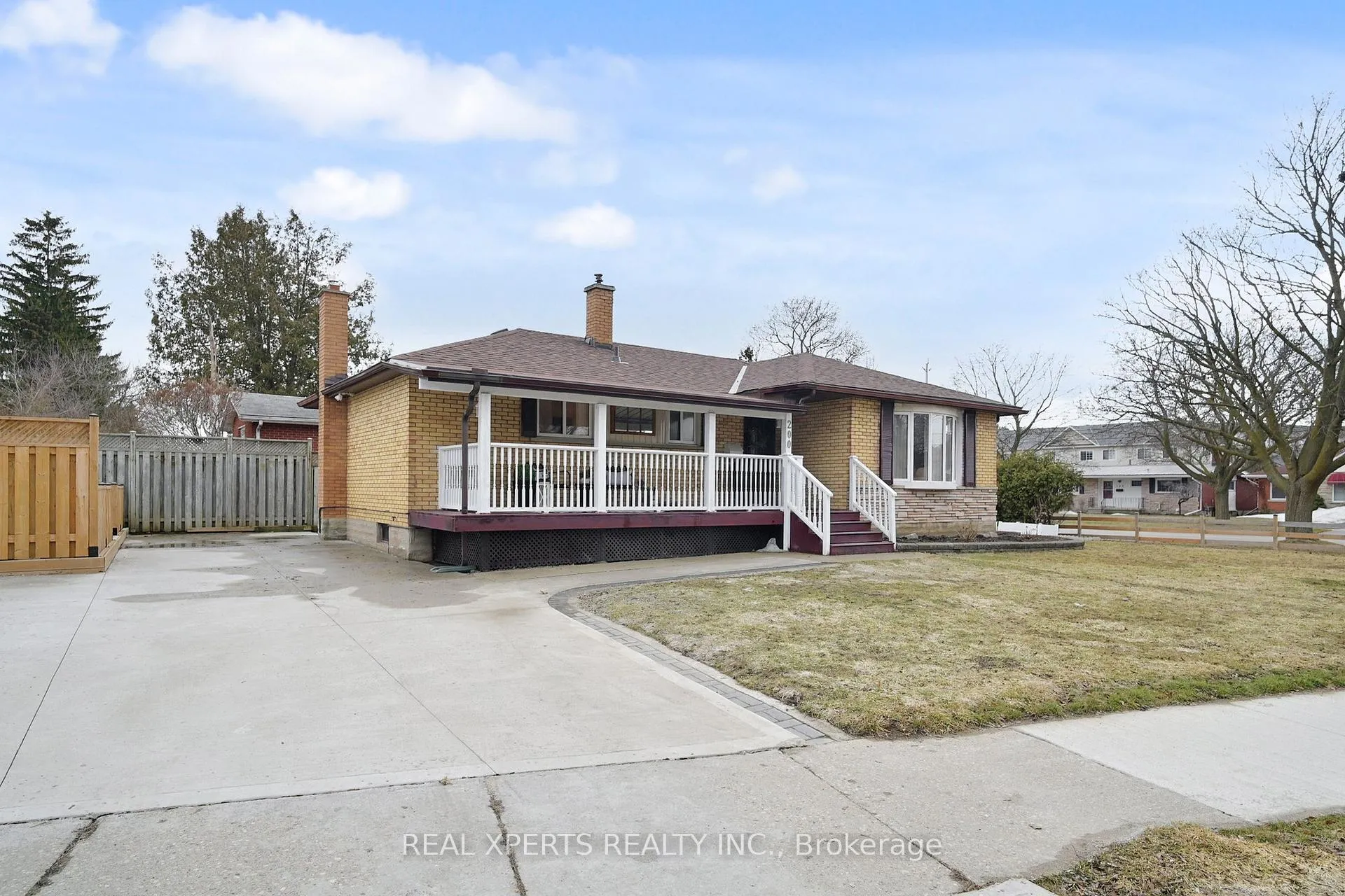 Photo 5 of 200 Rosemount Drive, Kitchener, Rosemount — HOMEH