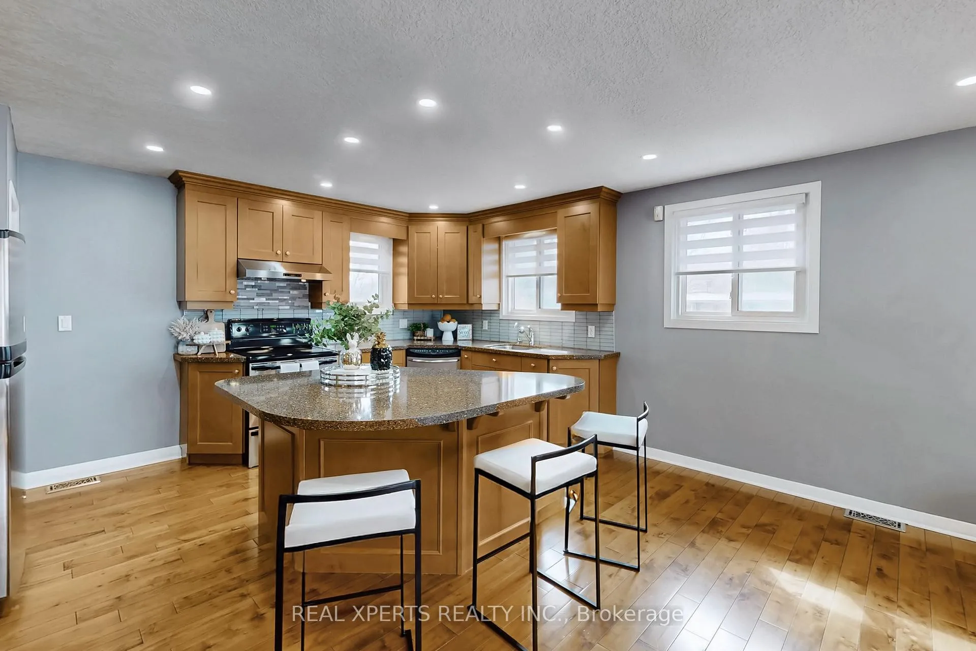 Photo 15 of 200 Rosemount Drive, Kitchener, Rosemount — HOMEH