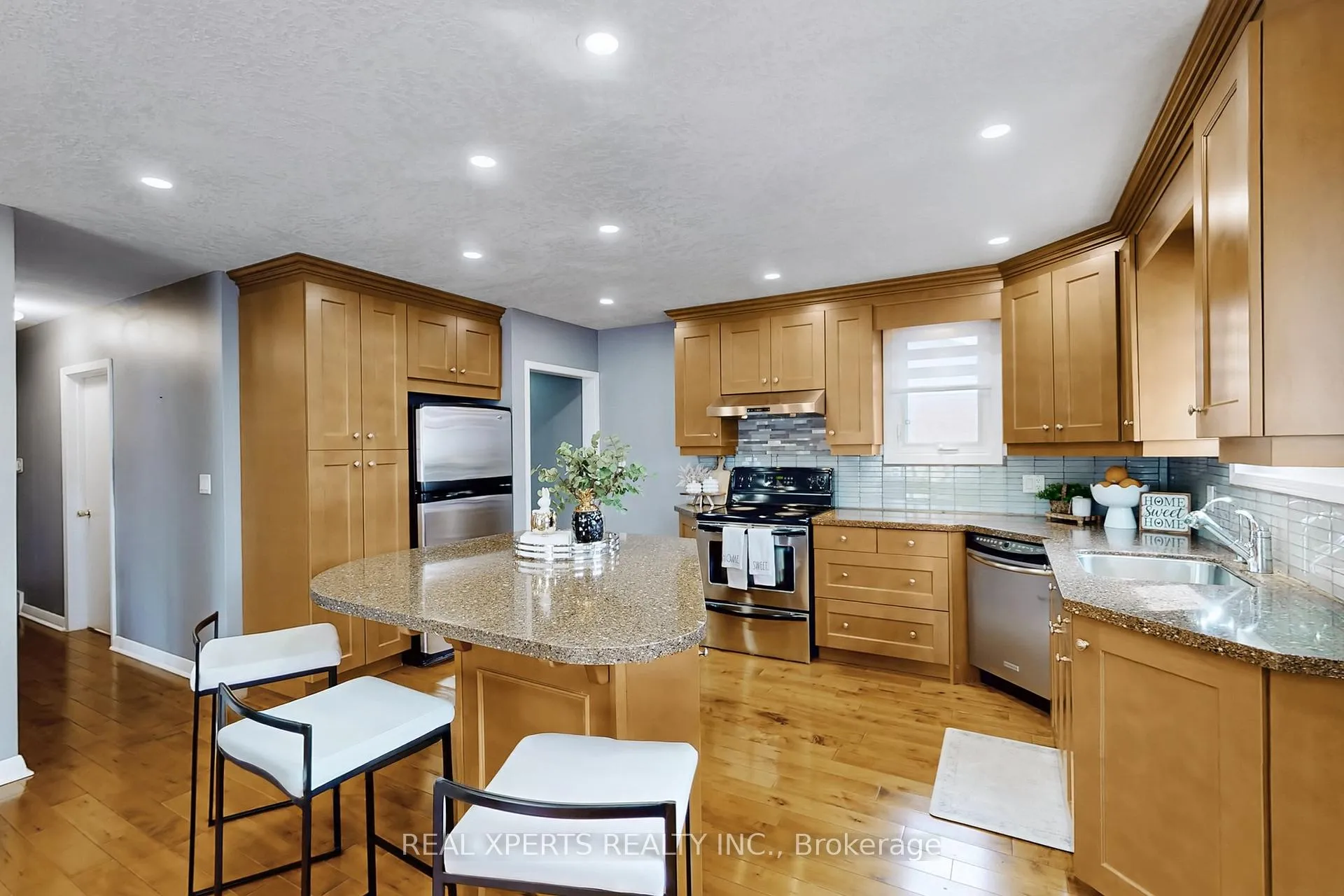 Photo 16 of 200 Rosemount Drive, Kitchener, Rosemount — HOMEH
