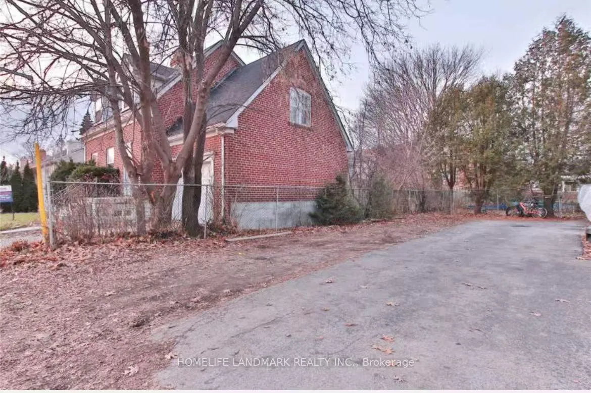 Front of 360B Lawrence Avenue W