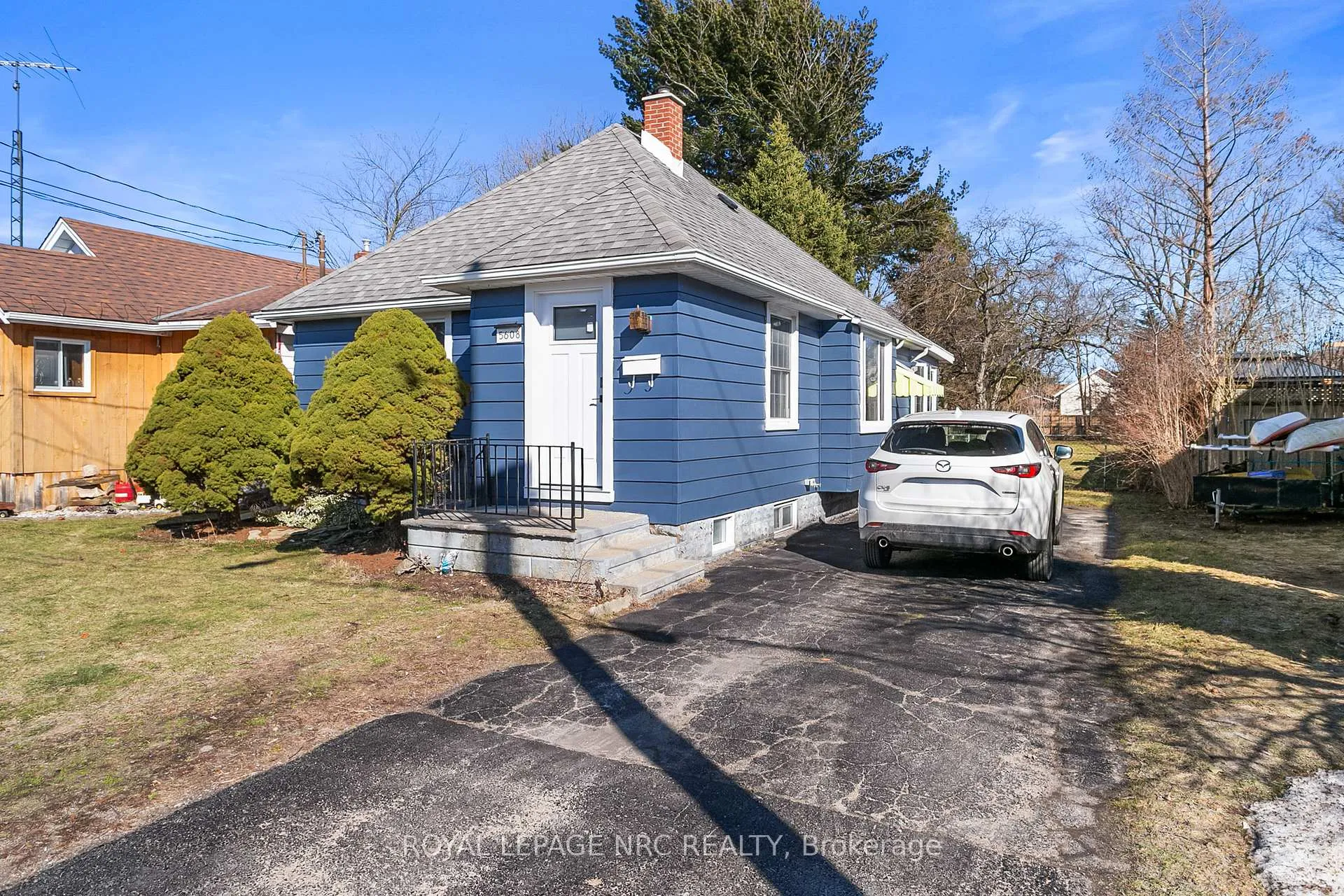 Photo 3 of 5608 Byng Avenue, Niagara Falls, Hospital — HOMEH