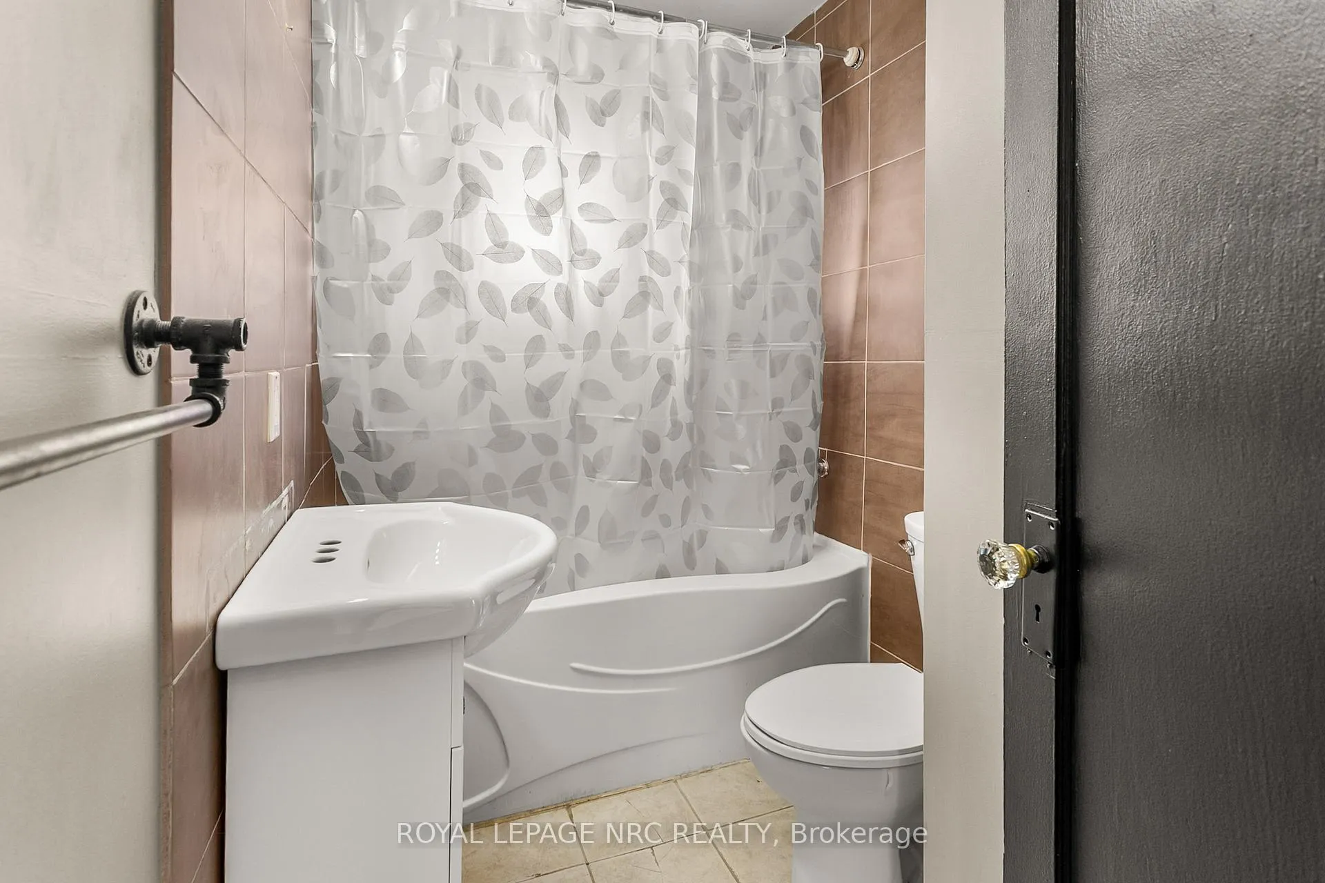 Photo 9 of 5608 Byng Avenue, Niagara Falls, Hospital — HOMEH