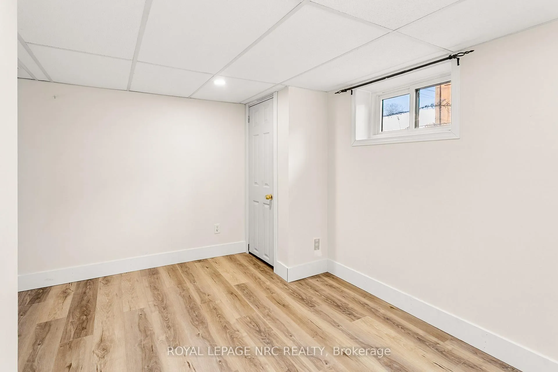 Photo 15 of 5608 Byng Avenue, Niagara Falls, Hospital — HOMEH